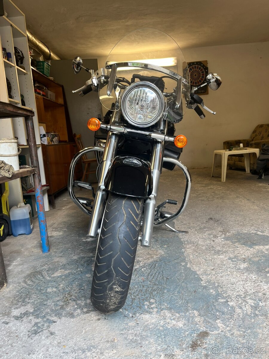 Suzuki C800 Intruder - 2