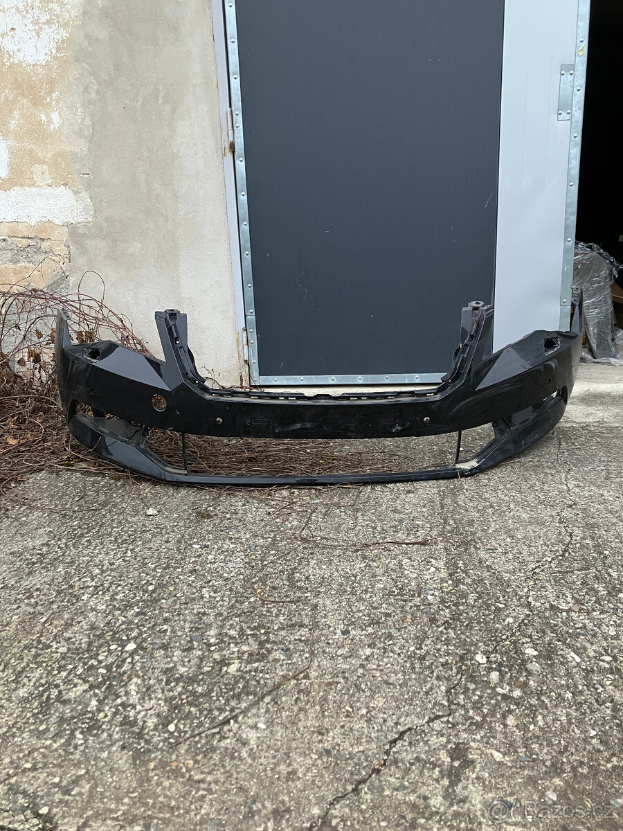 Predni naraznik skoda superb iii 3 cerny 6pdc - 2