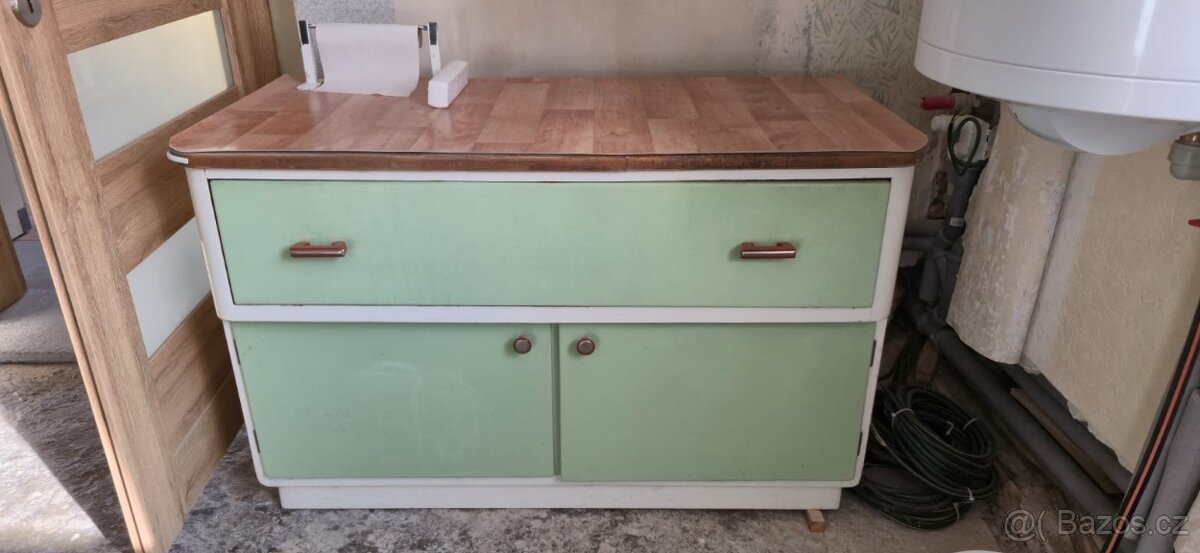 Kredenc a mycí stůl - 2