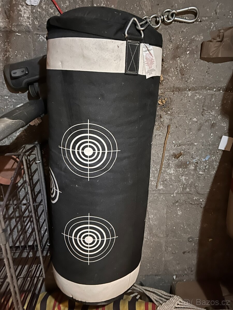 Boxovací pytel s držákem na zeď - 2