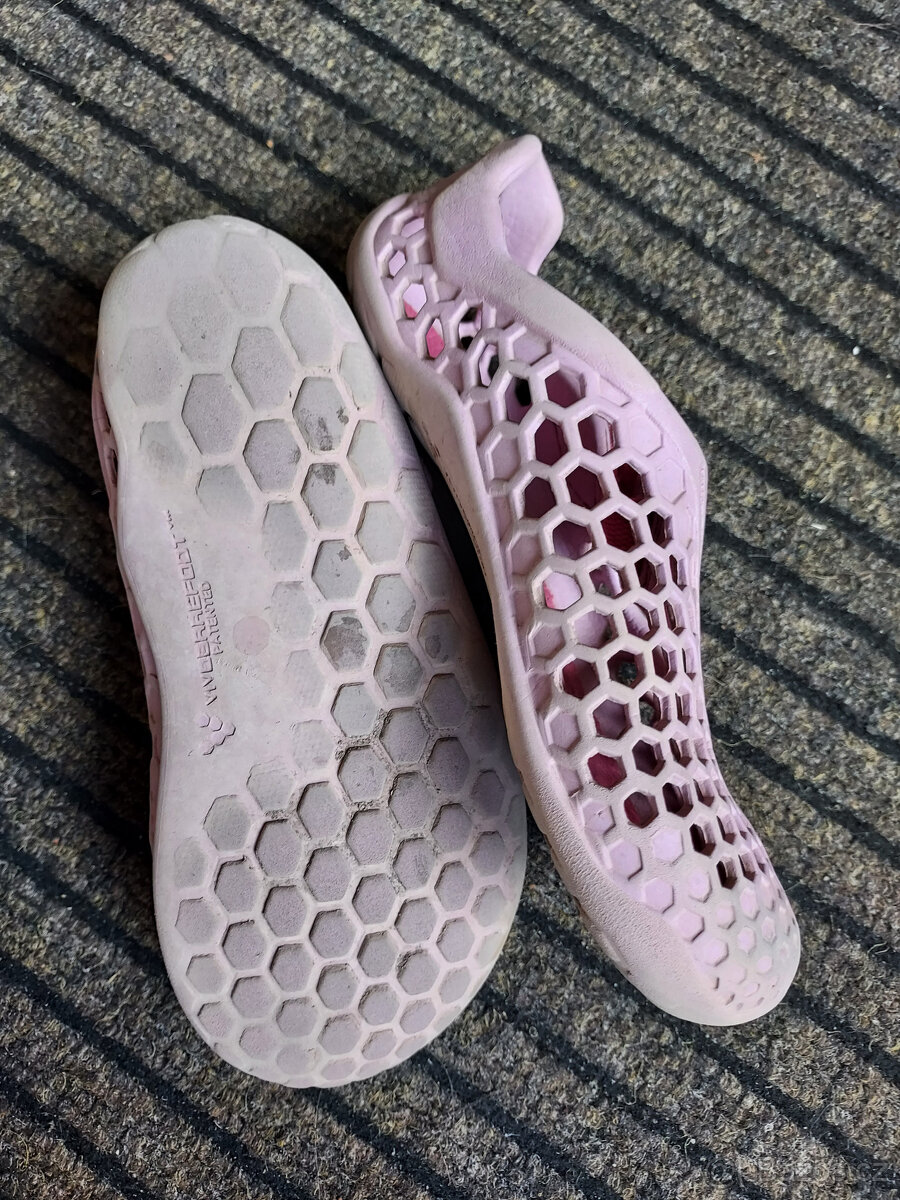 Vivobarefoot děravé velikost 30 - 2