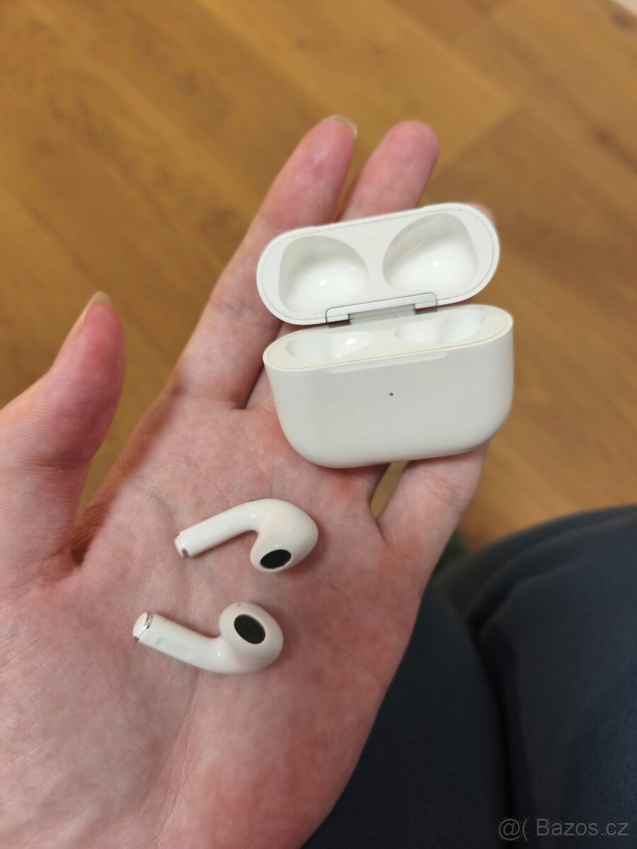 Airpods 3. generace - 2
