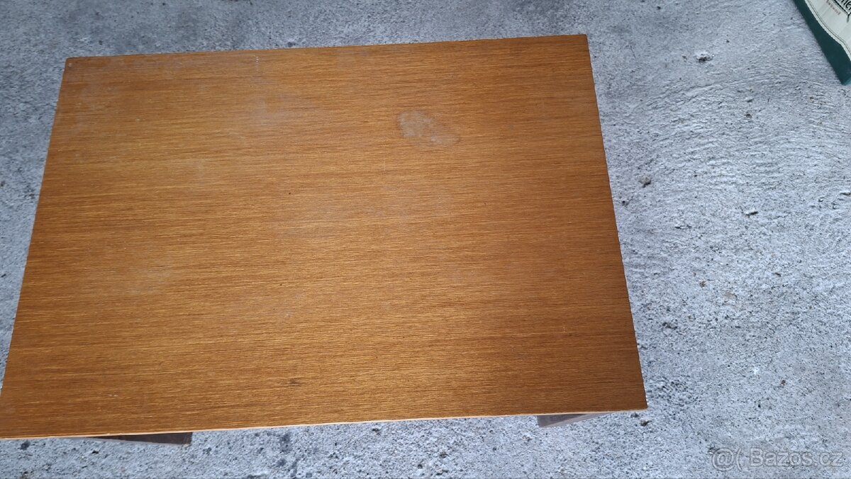 Dreveny stolek 50x72cm - 2