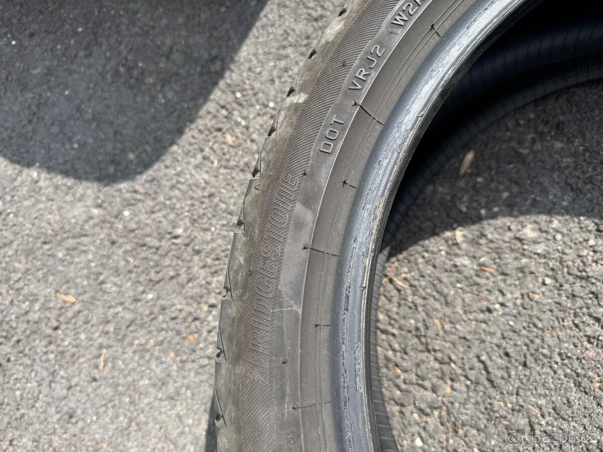 Prodám pneu 225/40R19 - 2