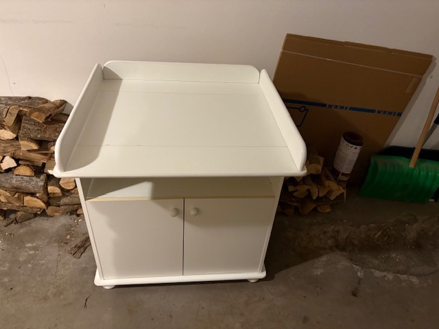 Skříňka s přebalovacím pultem - 2