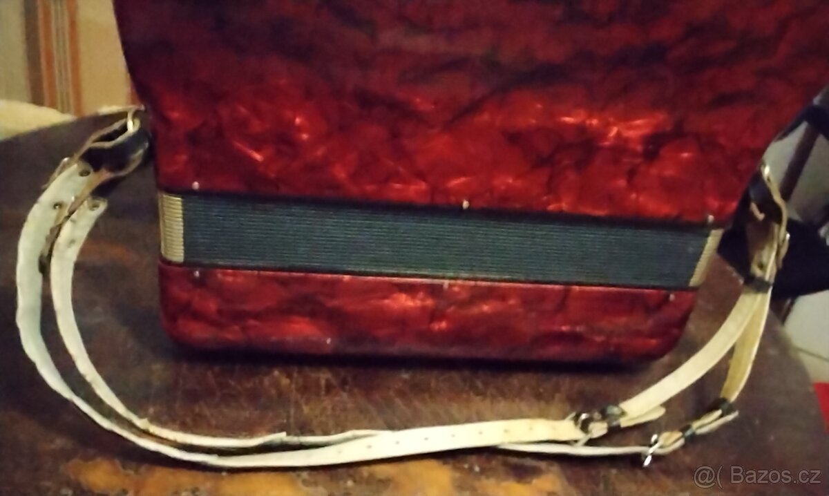 Prodám akordeon delicie CARMEN 80 basů 3 hlas - 2