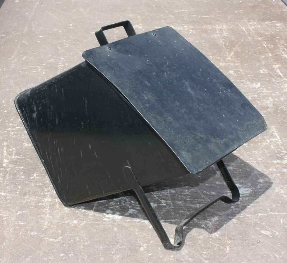 Uhlák na kolečkách + uhlák stojací. Cena za kus. - 2