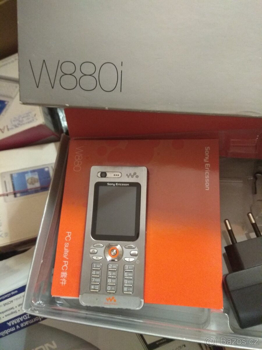 Sony Ericsson W880i - 2