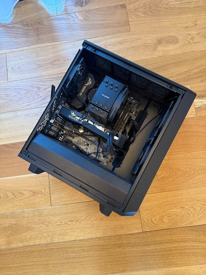 Stolní PC - počítač - 2