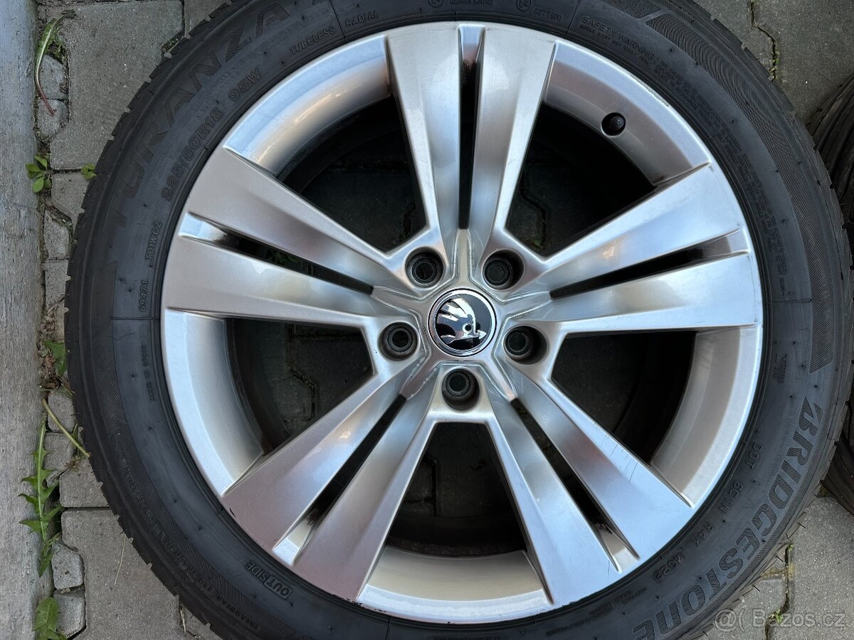 ŠKODA ORIGINÁL ALU - 225/50 R18 - 2
