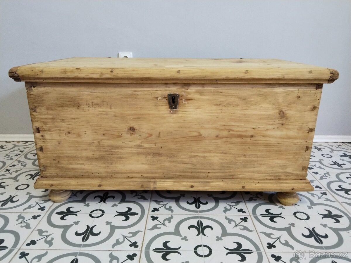 Stará truhla po renovaci - 2