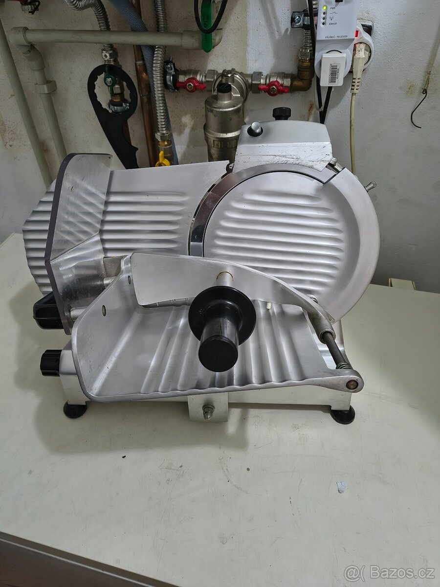 Nářezak kráječ - 2