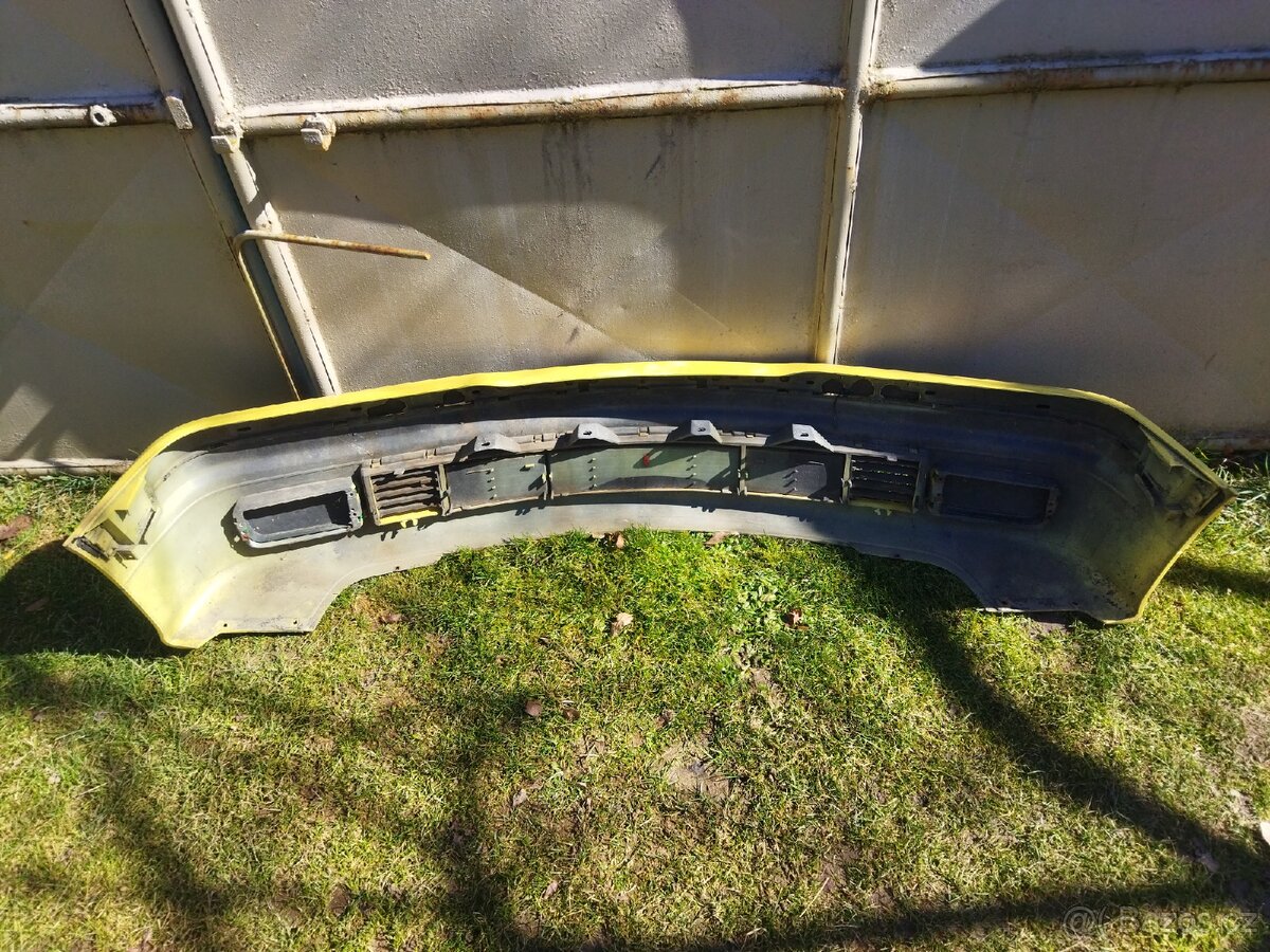 BMW E36 - přední nárazník Dakargelb - 2