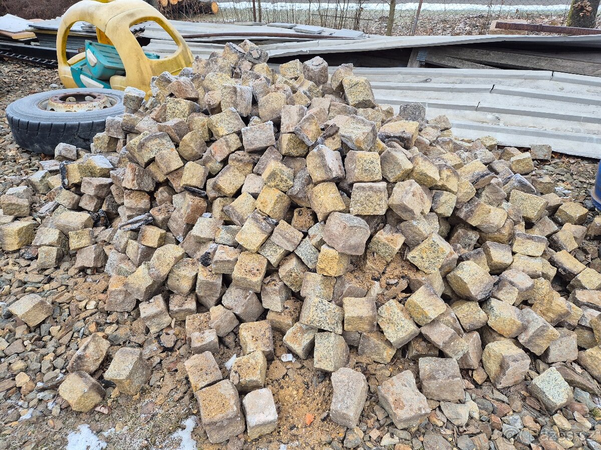 Malé žulové kostky - 2