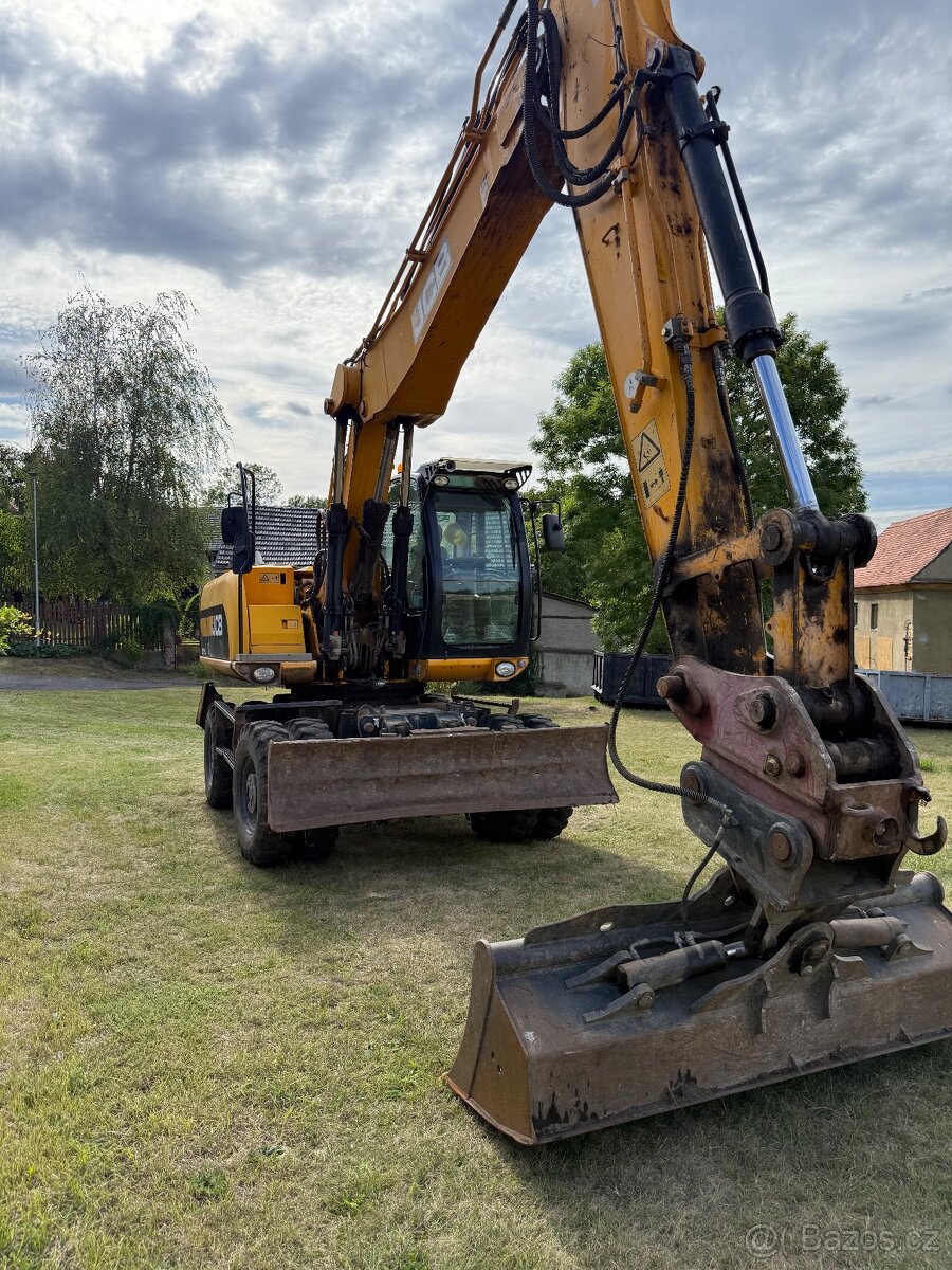 Kolový bagr JCB JS175W - 2