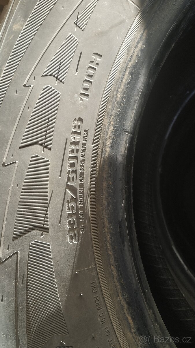 Zimní pneu 235/60/16 - 2