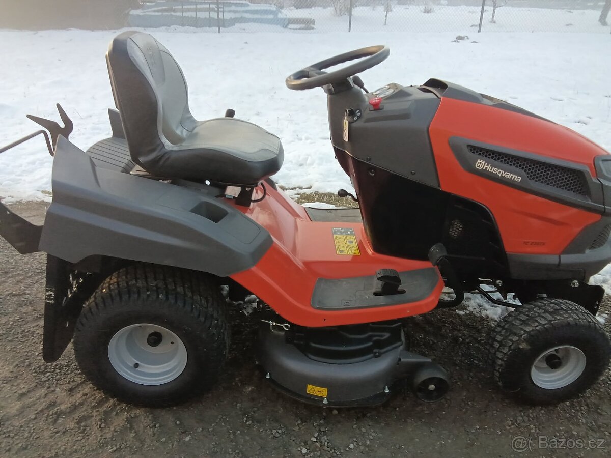 Traktor Husqvarna TC 238 tx - 2