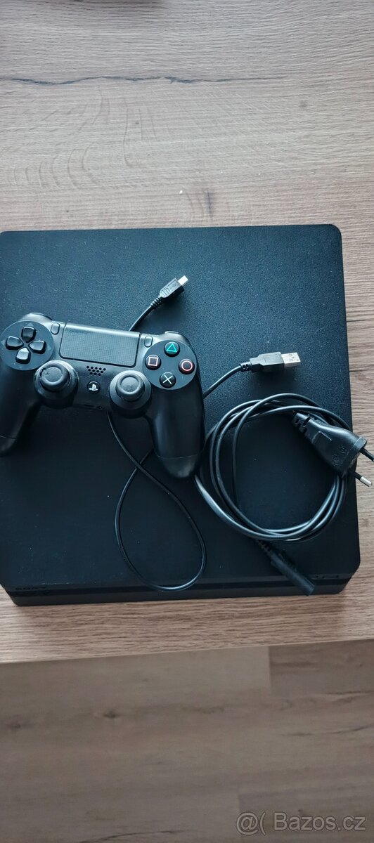 Prodám PlayStation 4 - 2