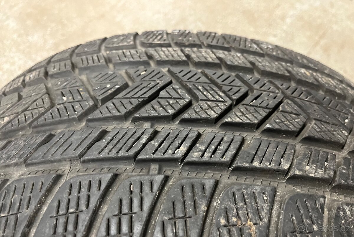 2x 275/35 R22 Pirelli Zimní pneu - 2