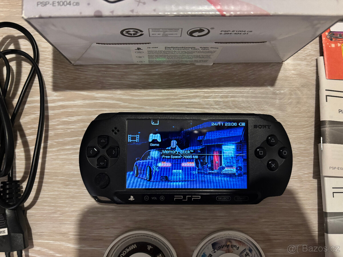 PSP - Playstation Portable E1004 - Street - Komplet + hry - 2