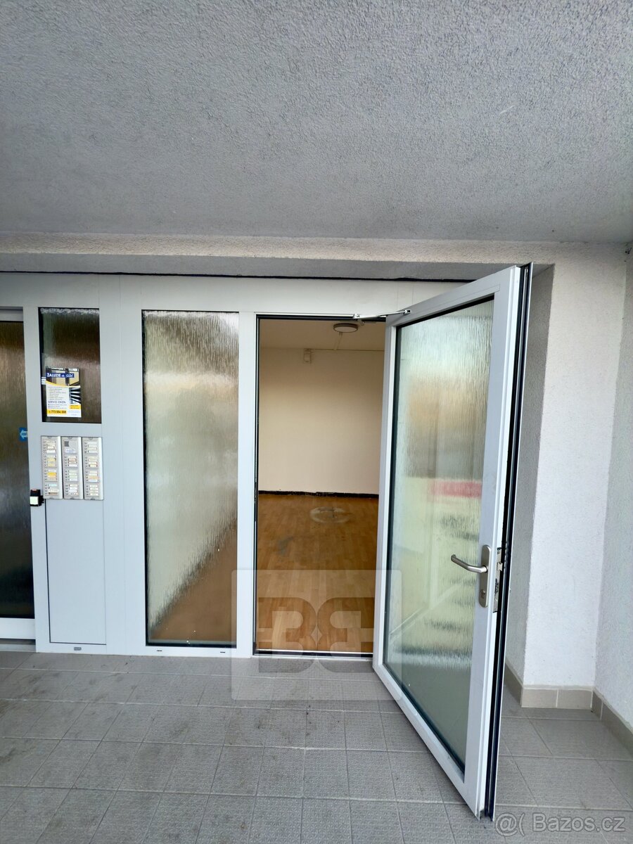 Pronájem komerčního prostoru 9 m², Nám. Svobody - Kladno - 2