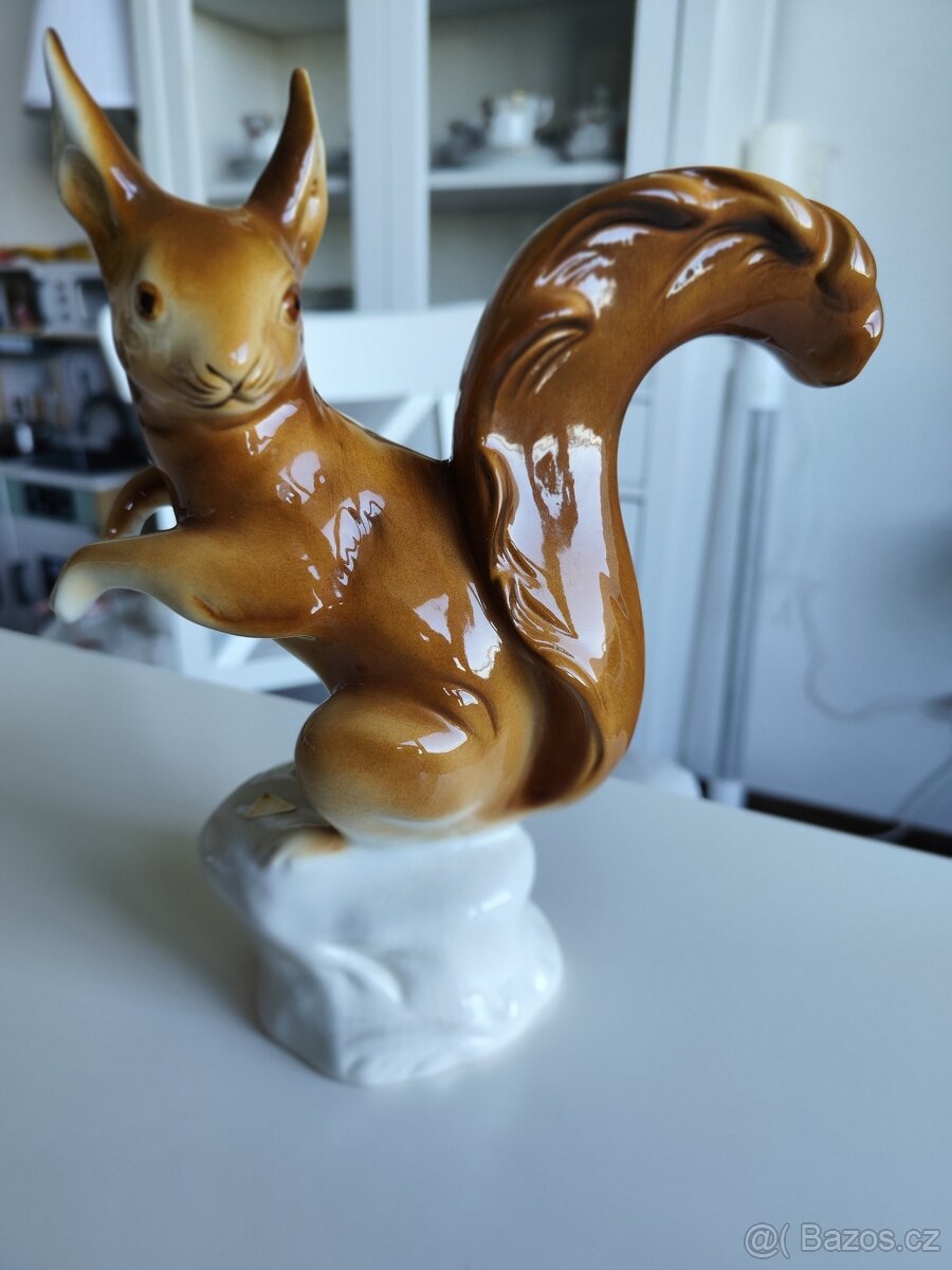 Predám sošku veveričky Royal Dux - 2