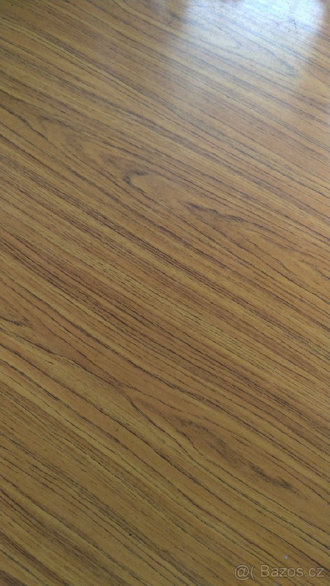 Kulatý jídelní stůl - 2