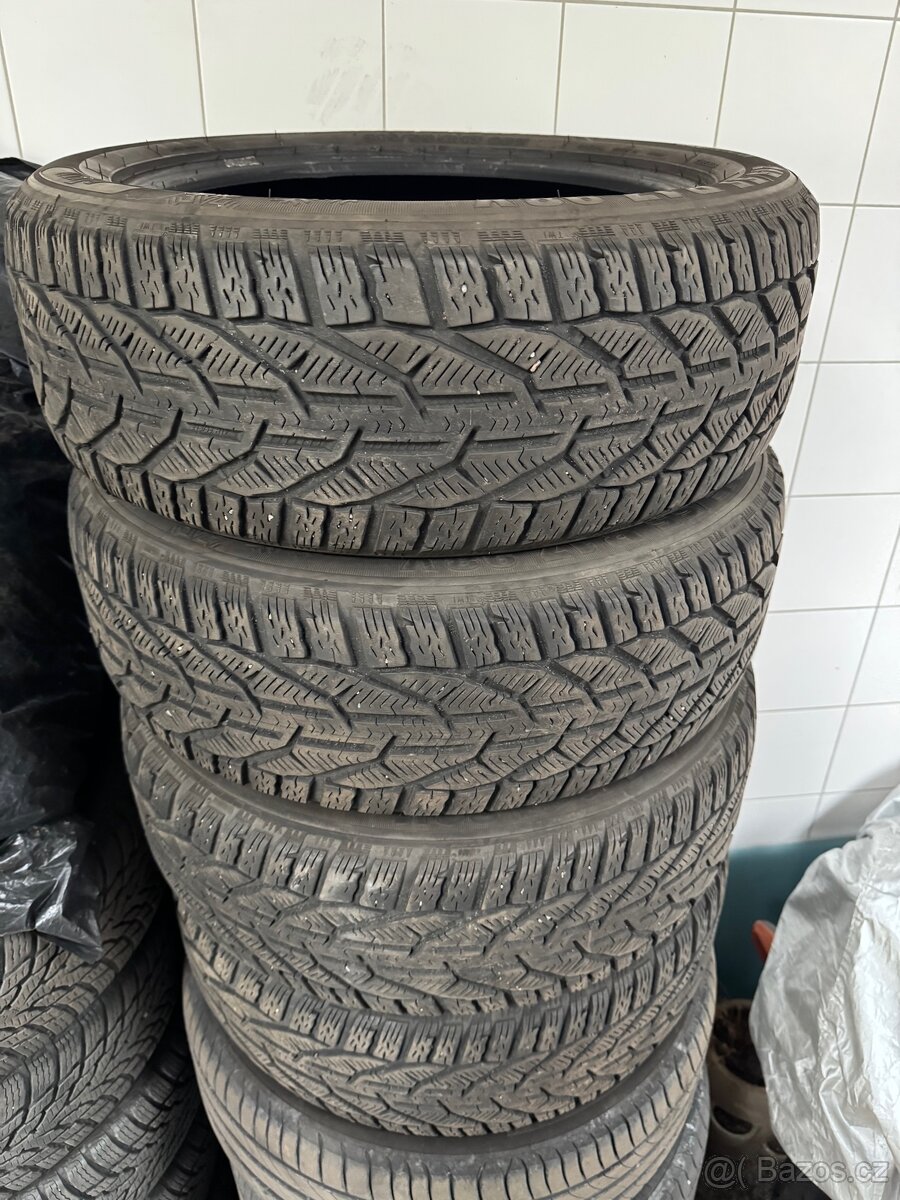 215/55R17 - 2