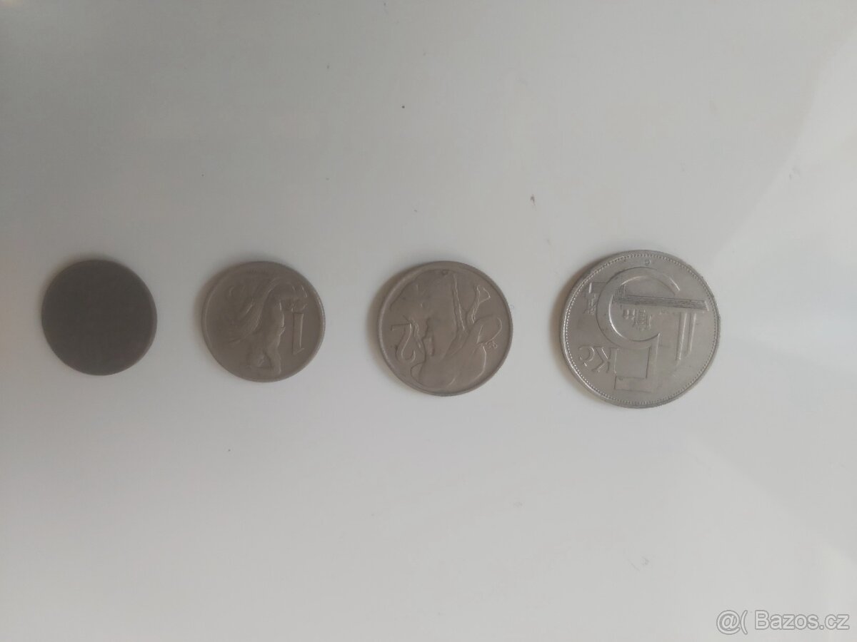 381 kusů mincí - 2