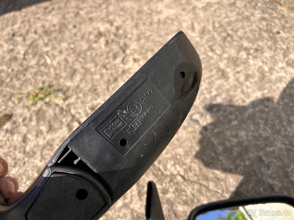 Mazda 323 - zrcátko - 2