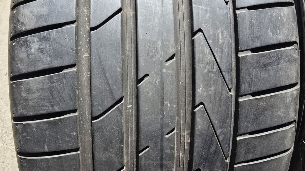 Letní pneu 245/35/19 Hankook - 2