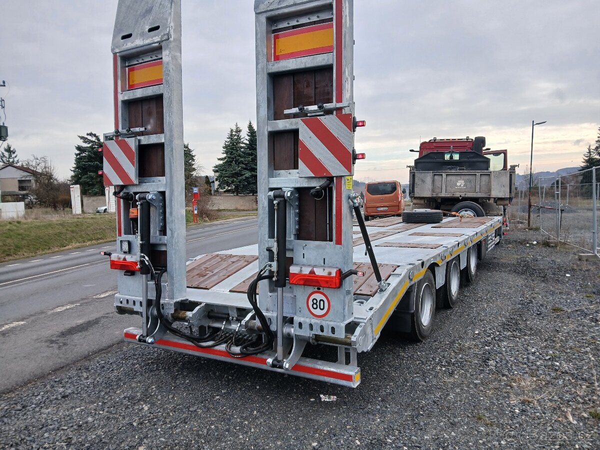 Přívěs na kompresor vrtná souprava CAT Volvo - 2