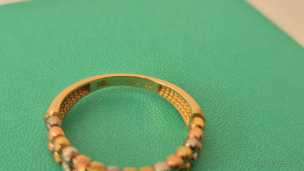 Zlatý prsten s kuličkami - 2
