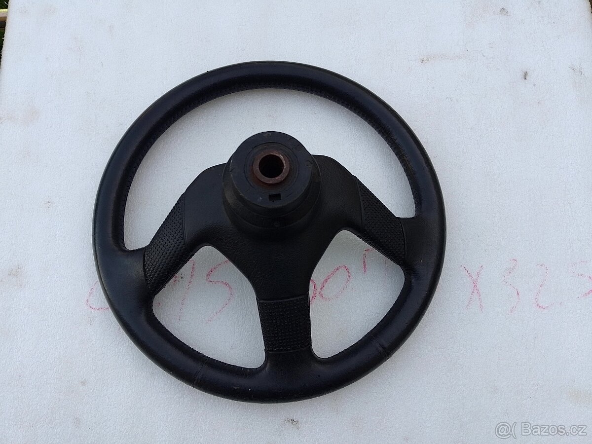 Volant Peugeot. - 2