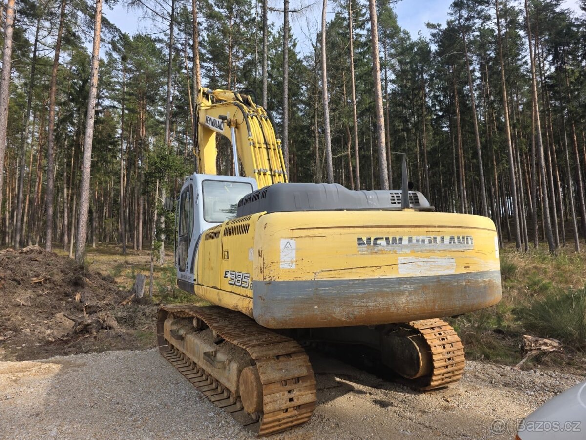 New Holland E 385B - 2