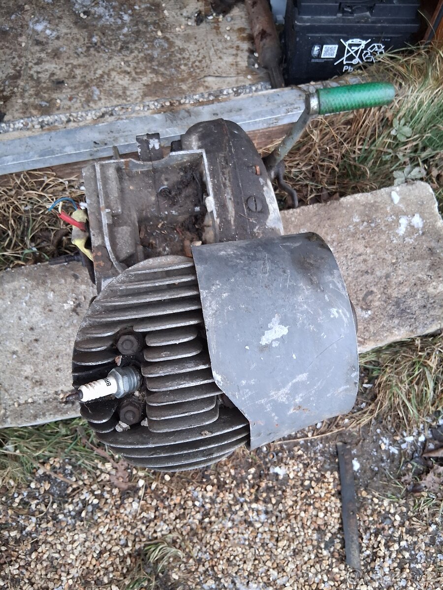 Motor Jawa cz 175 - 2