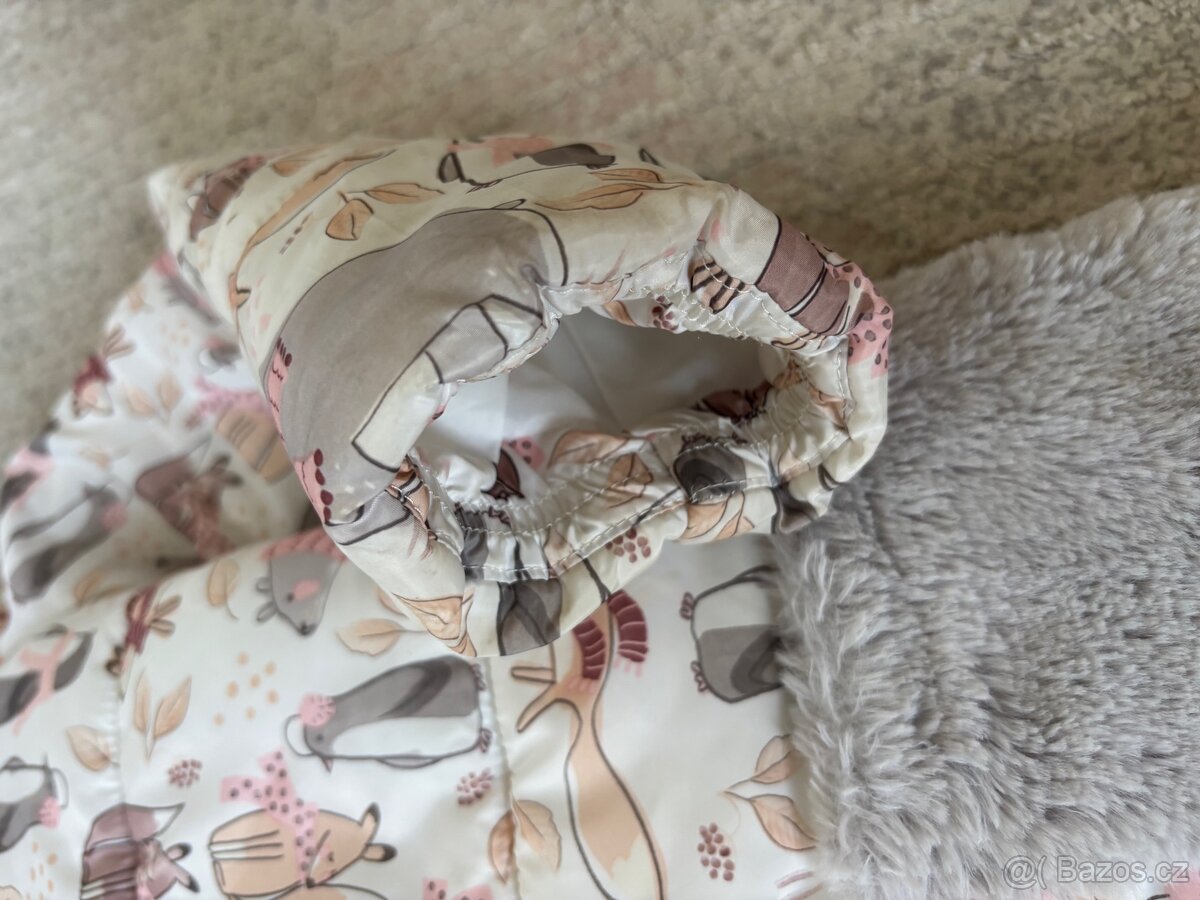 Prodám bílou bundu s motivy zvířátek 134cm 8-9 let - 2