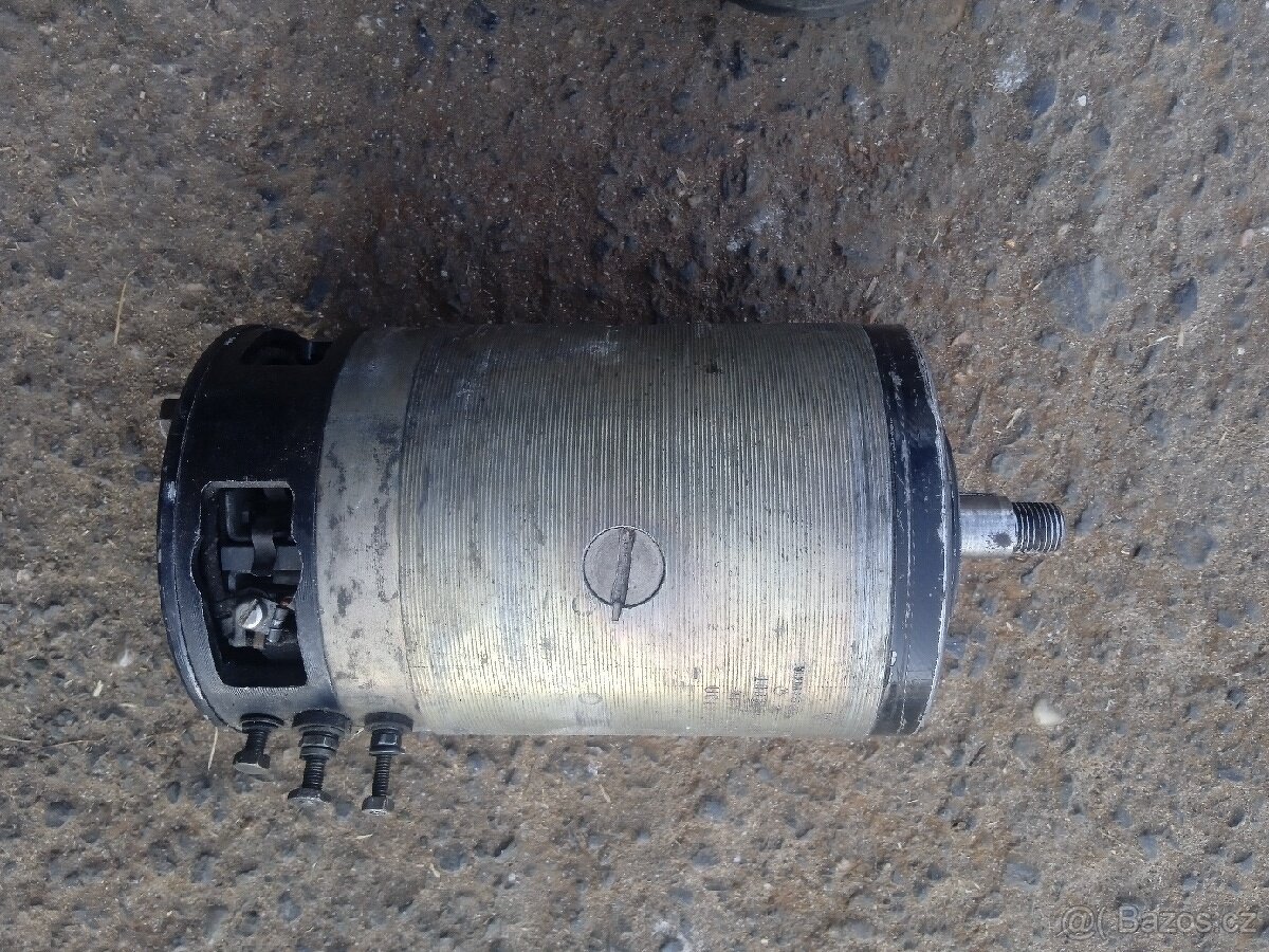 Prodám dynamo Tatra 603 (805) - 2