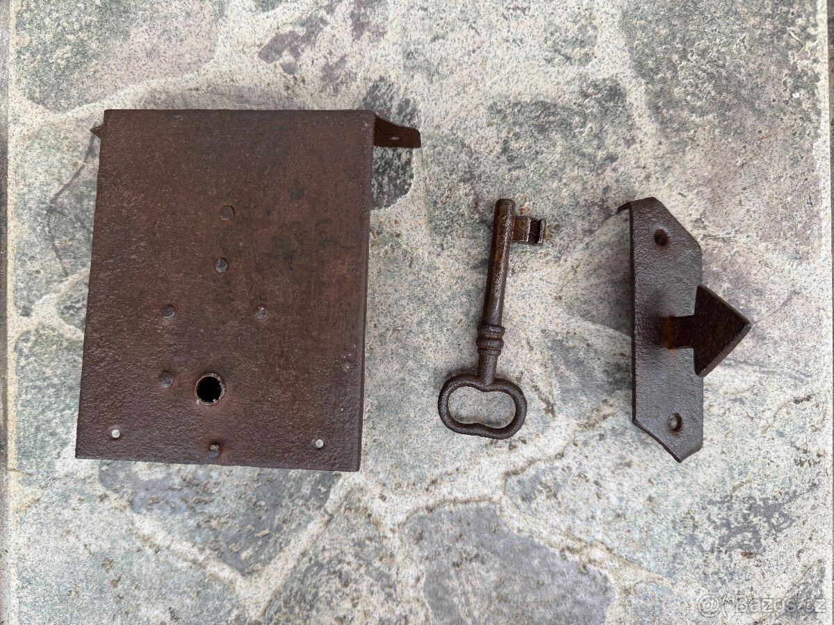 Starožitný zámek asi k truhle - 2