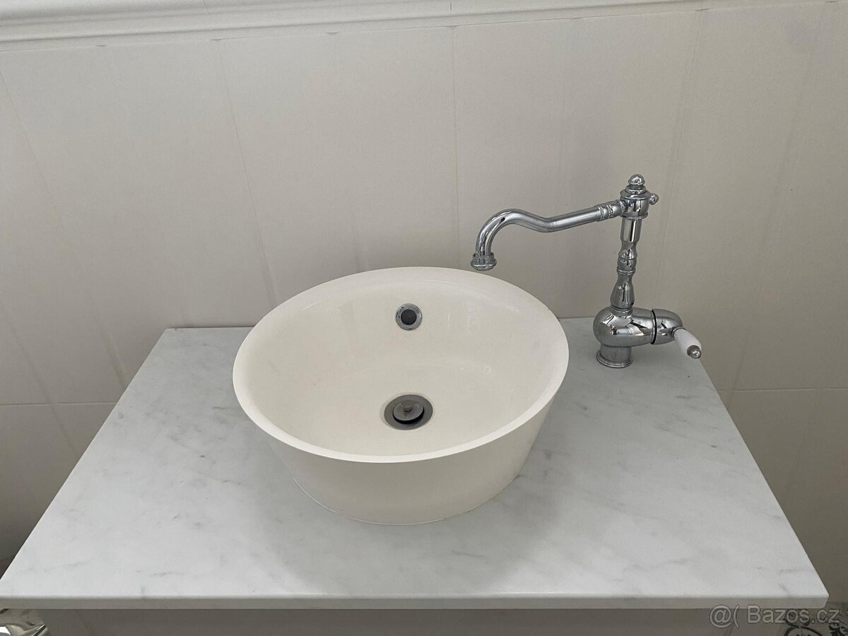 Prodám umyvadlo s baterií na desce - 2