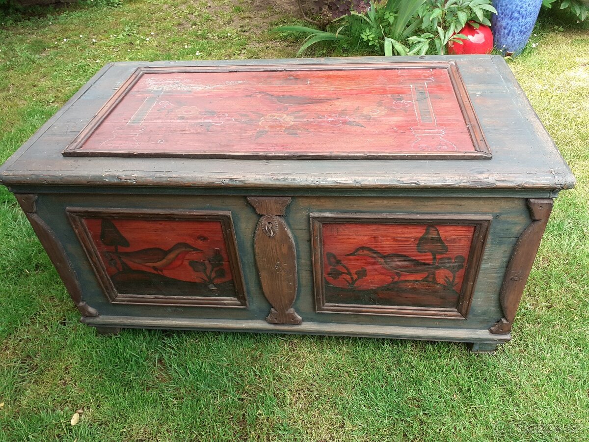 Stará malovaná truhla - 2