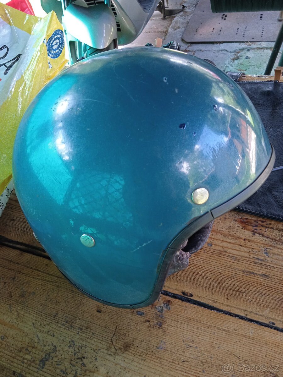 retro helma - 2