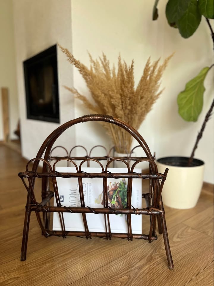 Proutěný stojan na noviny - 2