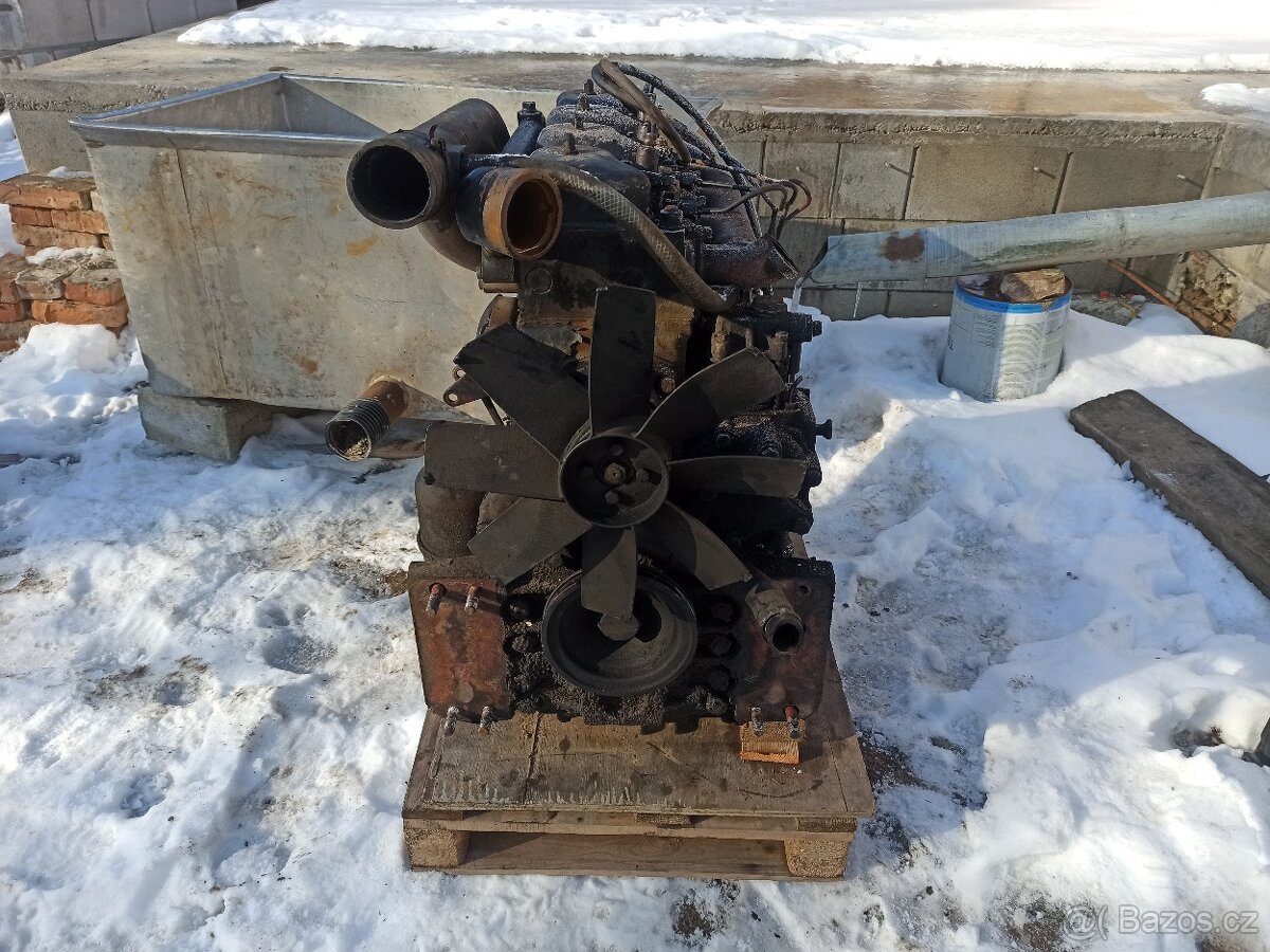 Motor Zetor 6901 na opravu - 2