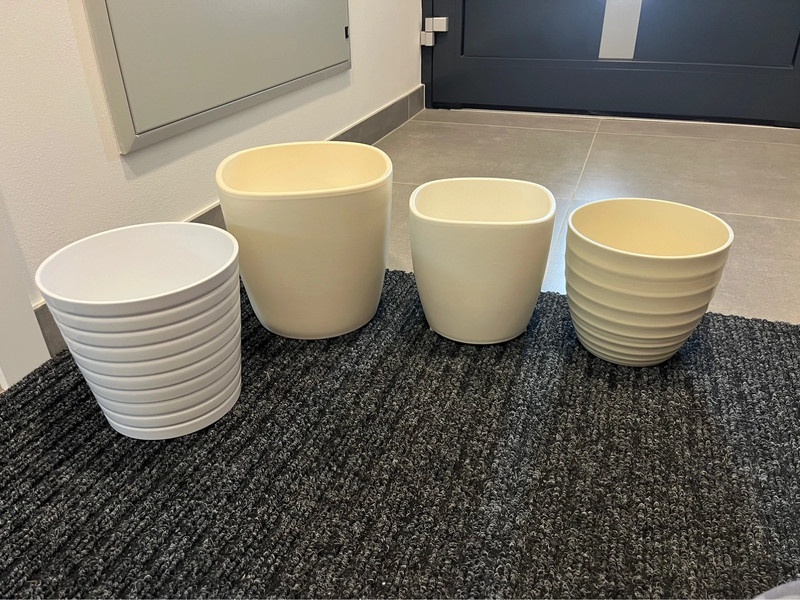 Sada světlých květináčů - 2