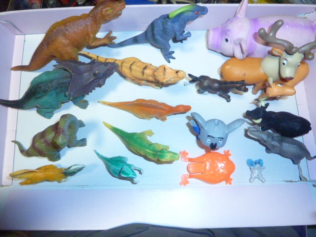 HRAČKY,POSTAVY PRAVĚCÍ DINOSAUŘI,ZVÍŘATA Z DNEŠNÍ DOBY, ATD. - 2