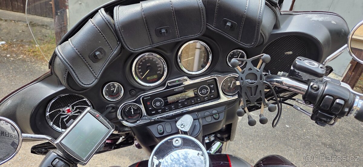 Harley-Davidson FLHTCU Electra Glide Classic - 2