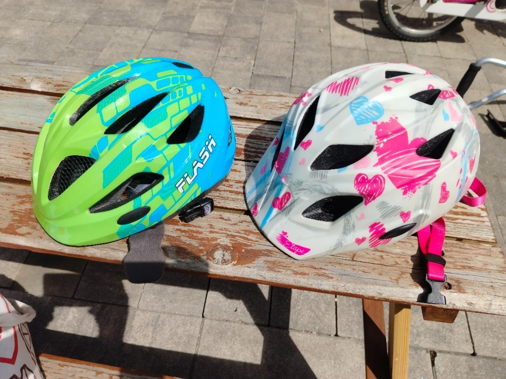 Pomocné kolečka, vodící tyč, cyklo přilby - 2