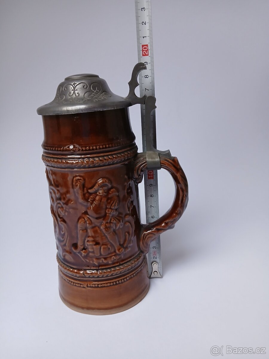 Keramický korbel se zdobeným cínovým víkem - 2