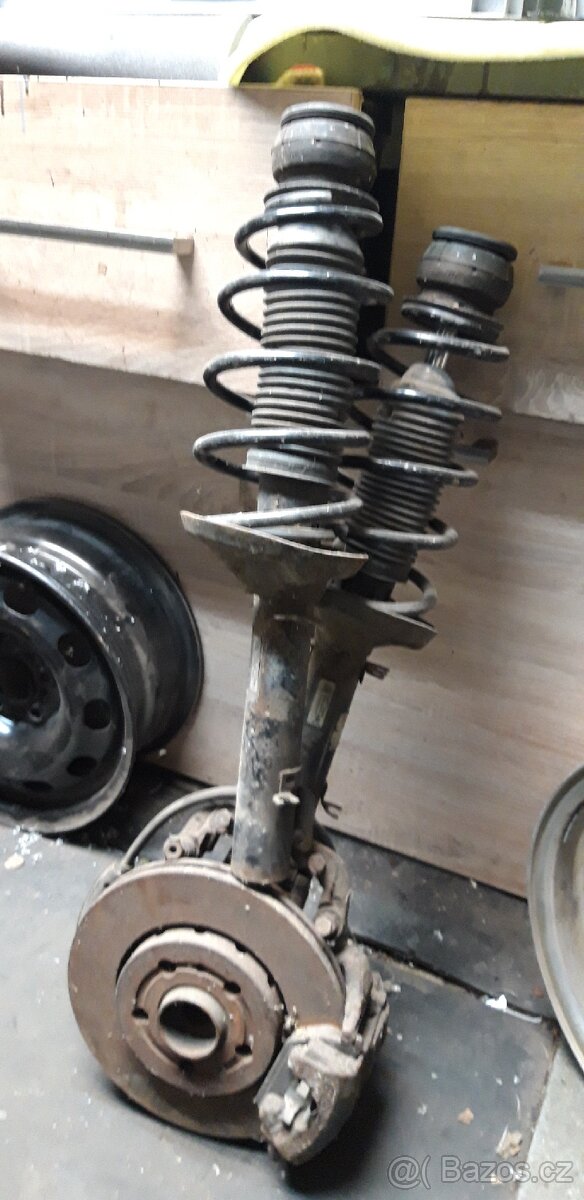 Škoda Octavia 1 benzín 75kw díly - 2